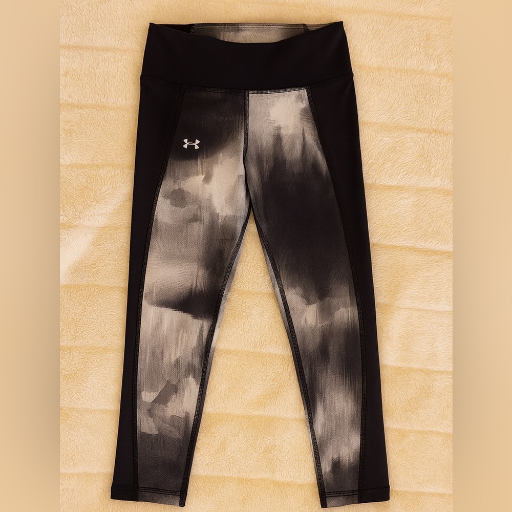 Under armour youth small athletic leggings in black and grey size